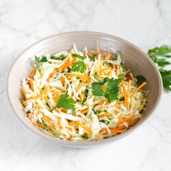 Салат из свежей капусты и моркови: рецепт | Меню недели