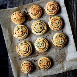 Рецепт - Бомбические завитушки с луком