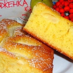 Нежный яблочный пирог на ряженке: сплошная начинка и немного бисквитного теста