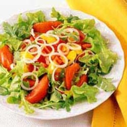 Insalata ai cipollotti — Овощной салат с луком