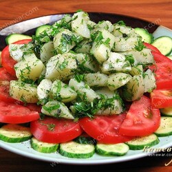 Картофельный салат с помидорами и огурцами | Кашевар