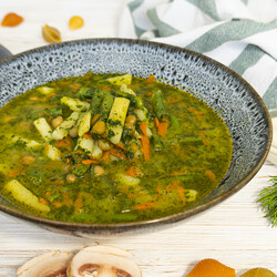 Суп со шпинатом и зелёным горошком - рецепт веганский от Vege.One