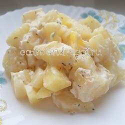 Картошка тушеная в сметане | Вкусный простой рецепт с фото