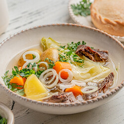 Суп с говядиной, рецепт с овощами нового урожая