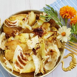 Картошка в духовке с капустой в масле