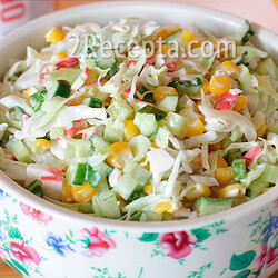 Салат с капустой, крабовыми палочками и кукурузой