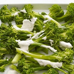 Брокколини в горчичной заправке