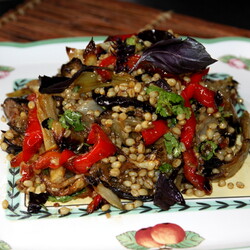 Салат из баклажана с полбой