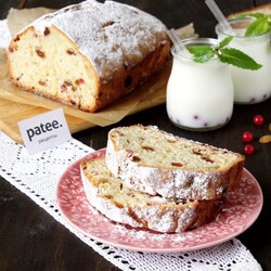 Кекс с изюмом и красной смородиной