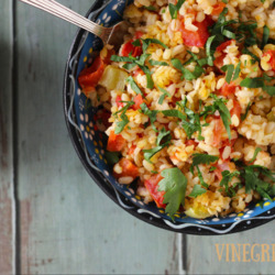 Острый пилав с зеленым перцем и помидорами