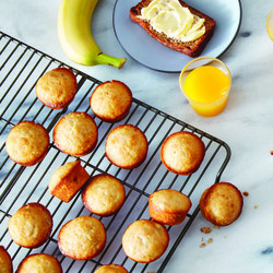 http://redtri.com/perfect-banana-mini-muffins/