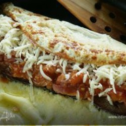 Курица, фаршированная булгуром. Ингредиенты: булгур, вода, помидоры