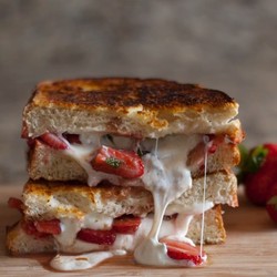 Strawberry Balsamic Grilled Cheese - BetsyLife