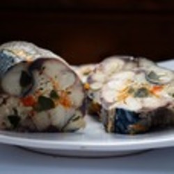 Рулет из скумбрии с морковью и яйцом