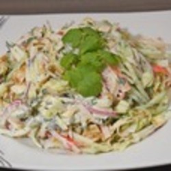 Салат с крабовыми палочками и сулугуни