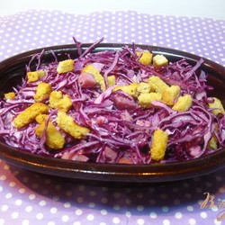 Салат с краснокачанной капустой и сухариками - пошаговый рецепт с фото