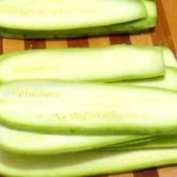 Рулетики из кабачков с разными начинками: рецепты с фото