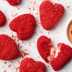 «Сердечки» из моцареллы в острой сырной панировке