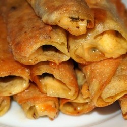 Поджаристые палочки из лаваша, гостей за уши не оттащишь: рецепт для тех, у кого мало времени