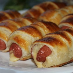 Сосиски в тесте на сковороде: 8 сытных рецептов |