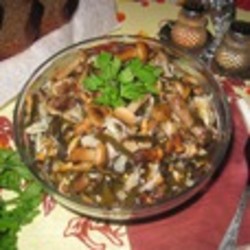 Салат из квашеной капусты, маринованных опят и морской капусты