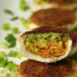 Фаршированные яйца с авокадо и луком - пошаговый рецепт с фото на Повар.ру