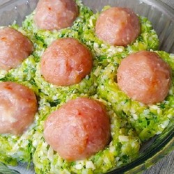 Новое обалденно вкусное блюдо из кабачков: тефтельки с тягучим сыром на воздушных подушках