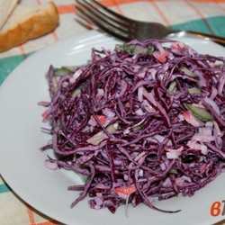 Салат из краснокочанной капусты с крабовыми палочками и сыром - пошаговый рецепт с фото