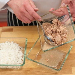 Салат с тунцом и рисом