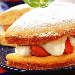 Клубничные пирожные: рецепты, советы, идеи оформления | Праздничный мир