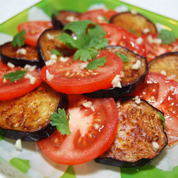 Баклажаны с помидорами и чесноком — 7 пошаговых рецептов