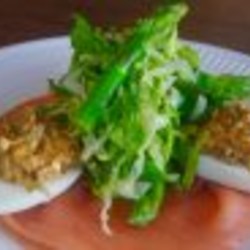 Фаршированные яйца с лососем и спаржей - пошаговый рецепт с фото на Повар.ру