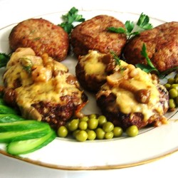 Очень вкусные котлетки с красным перцем ,маринованными грибами и сыром