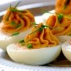 Пикантные фаршированные яйца - рецепт с фото на Повар.ру