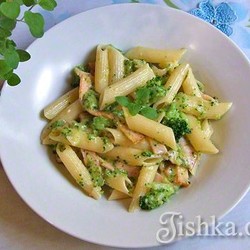 Паста с брокколи, ветчиной и сыром