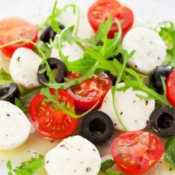 Рецепты салатов с моцареллой