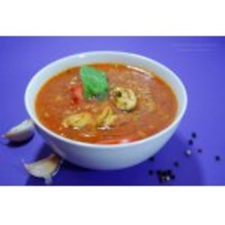 Томатный суп с рисом и мидиями