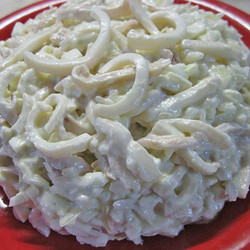 Салат с кальмарами, крабовыми палочками, огурцом, креветками - рецепт с фото, видео