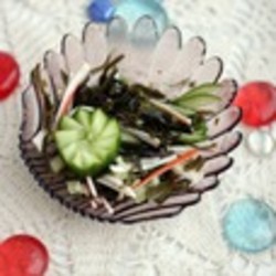 Салат с морской капустой и огурцом