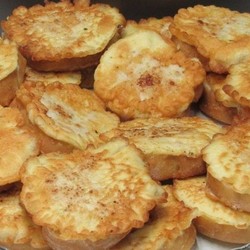 Чудо-пеньки из багета стали самой желанной закуской на столе и самым быстрым блюдом в меню. Могут заменить всё, кроме полноценного обеда.