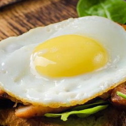 Яичница глазунья - рецепт правильного приготовления