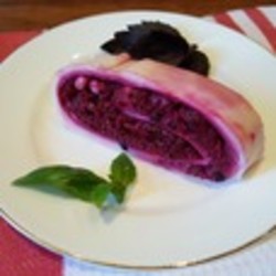 Рулет из сулугуни со свекольным салатом