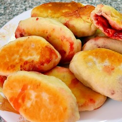 Дрожжевые вкусные пирожки на сковороде c клубникой | Готовим вкусно и по-домашнему