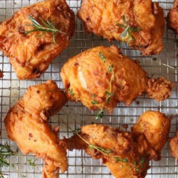 Курица в кляре - вкусные рецепты хрустящих крылышек, ножек и отбивных