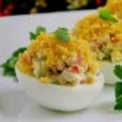 Яйца, фаршированные крабовыми палочками и огурцом - пошаговый рецепт с фото на Повар.ру