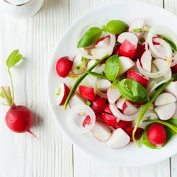 Редиска: с чем ее сочетать в салатах, чем заправлять - Автор Марина Выходцева - Журнал Женское мнение