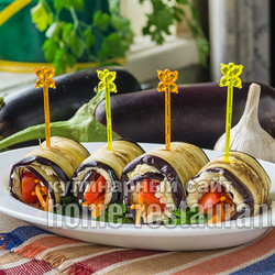 Рулетики из баклажанов с разными начинками: рецепты с фото