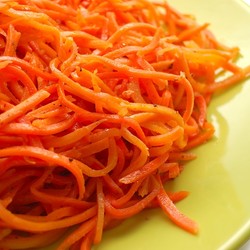 Дни напролет искал именно этот рецепт моркови по-корейски: самый быстрый и самый лучший вариант. Готовлю такую закуску и на праздничный стол, и в будние дни.