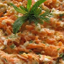 Топ-6 рецептов низкокалорийных салатов с морковью: готовка занимает минуты, а польза для организма — огромная.