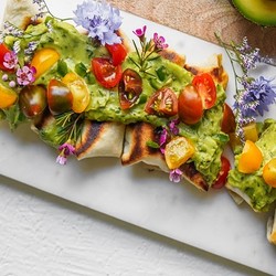 Постные закуски из лаваша, шампиньонов, фасоли, кабачков и авокадо